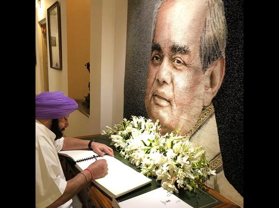 Captain Amarinder visits Vajpayee’s New Delhi residence to pay respects to family