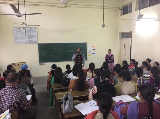 Education Departments starts imparting training to English Lecturers