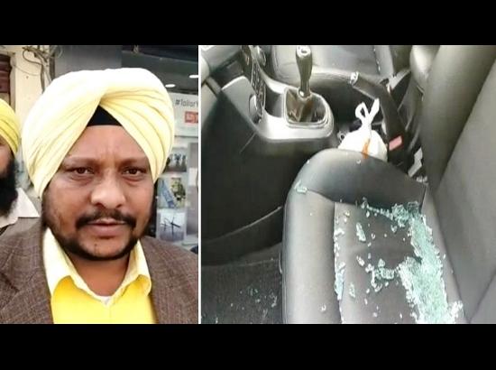 Amid high alert, thieves break car window, steal cash in border town