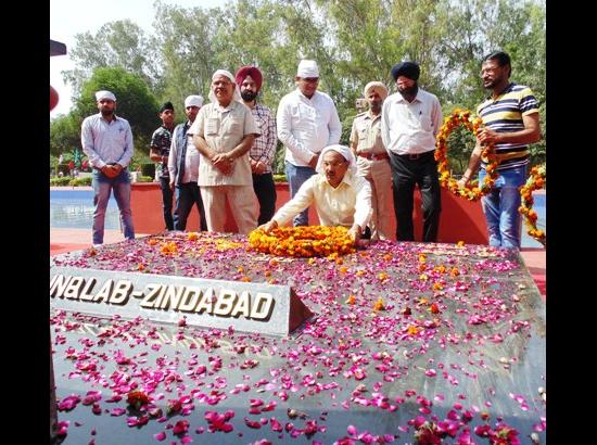 Floral tributes paid to martyrs on Vaisakhi at Hussiniwala