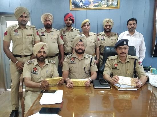 SAS Nagar Police recovered 26kg gold from SUV