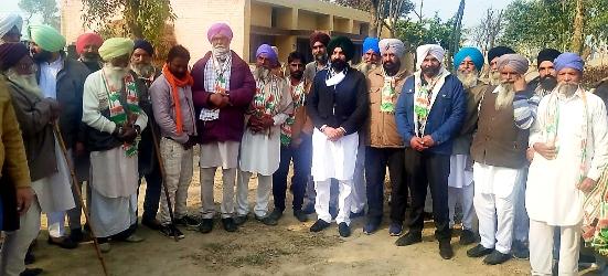 20 families of village Katora join Congress